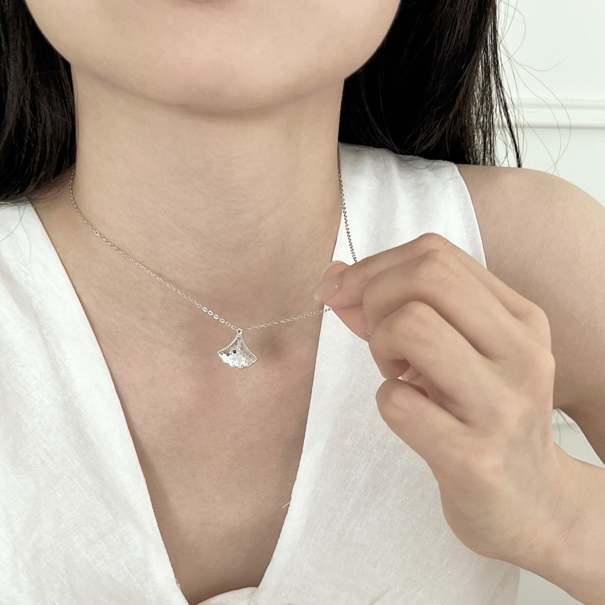 Jac Silver 925 Sterling Silver Textured Fan Pendant Necklace