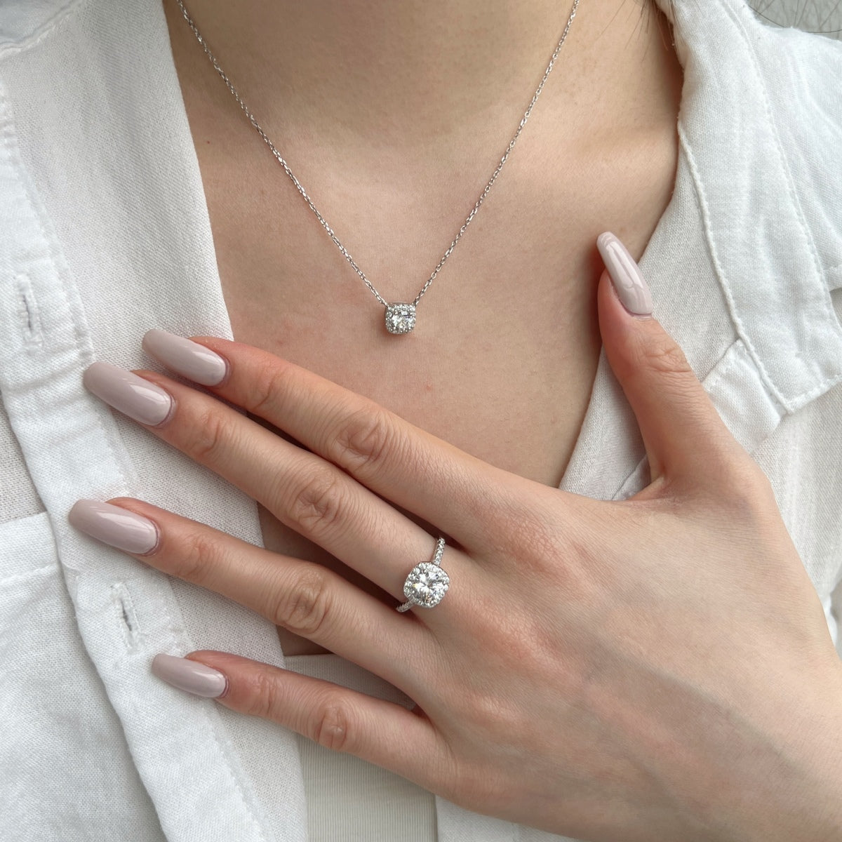 Jac Silver 925 Silver Elegant Cushion Halo Pendant Necklace with 0.5 Carat Round 5A Zircon