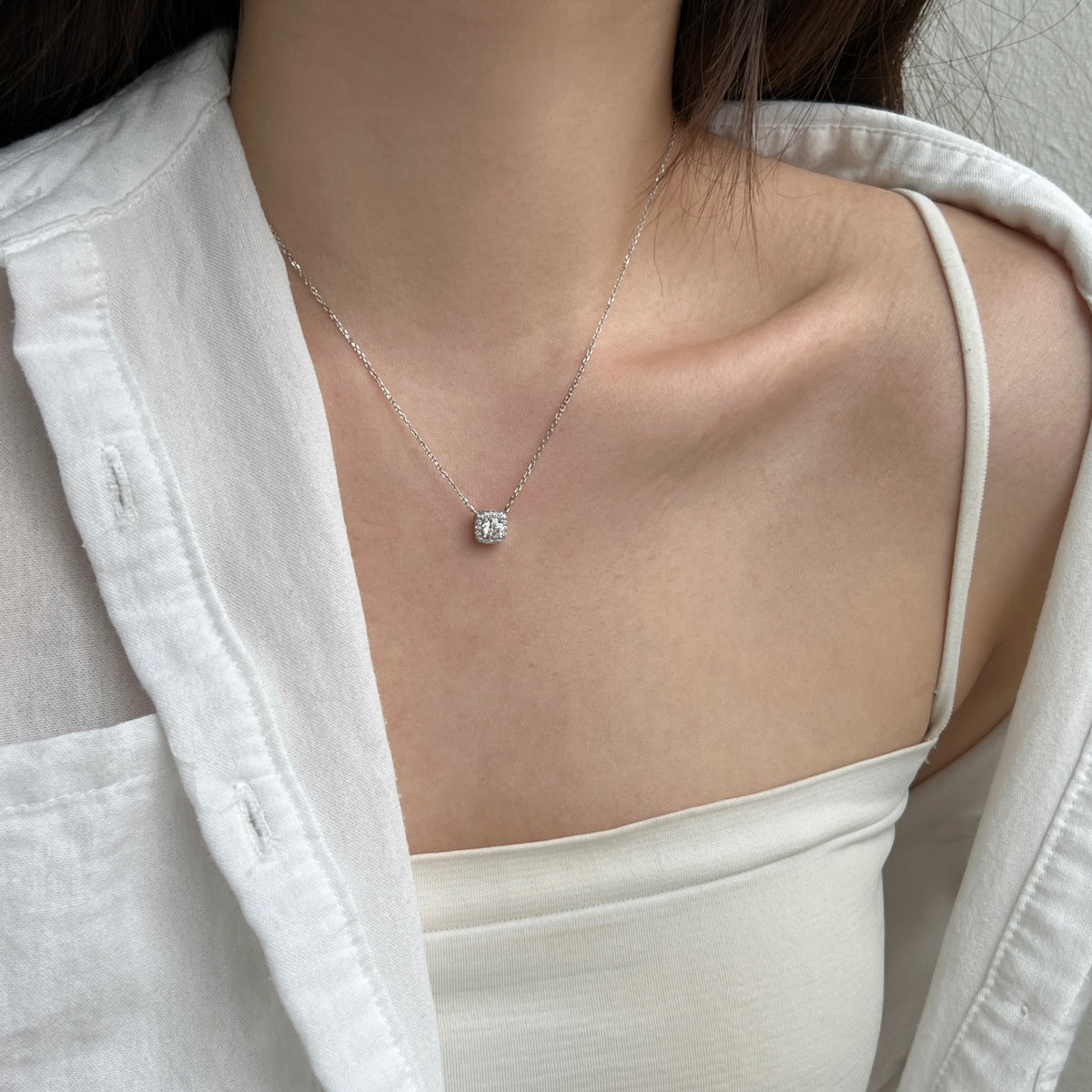 Jac Silver 925 Silver Elegant Cushion Halo Pendant Necklace with 0.5 Carat Round 5A Zircon